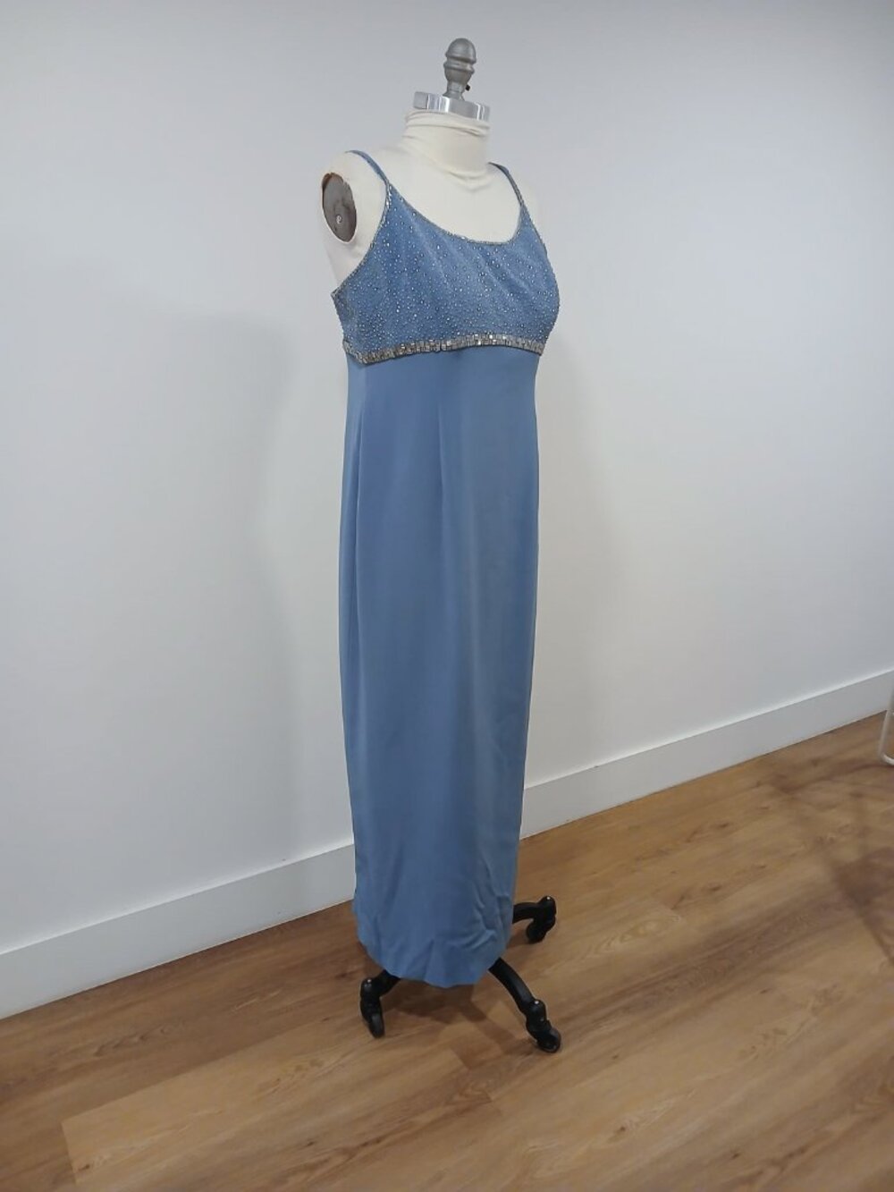 Sleeveless light blue long dress size 14P